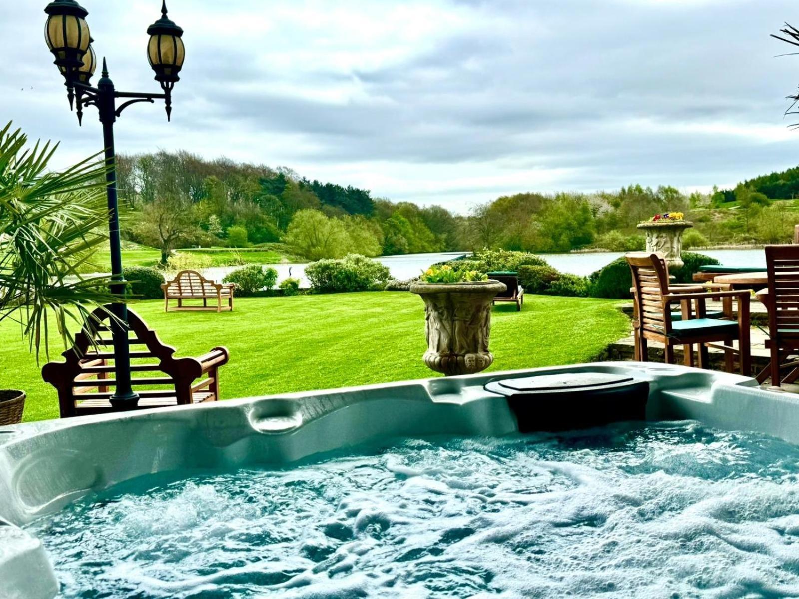 Waterton Park Hotel Wakefield Bagian luar foto