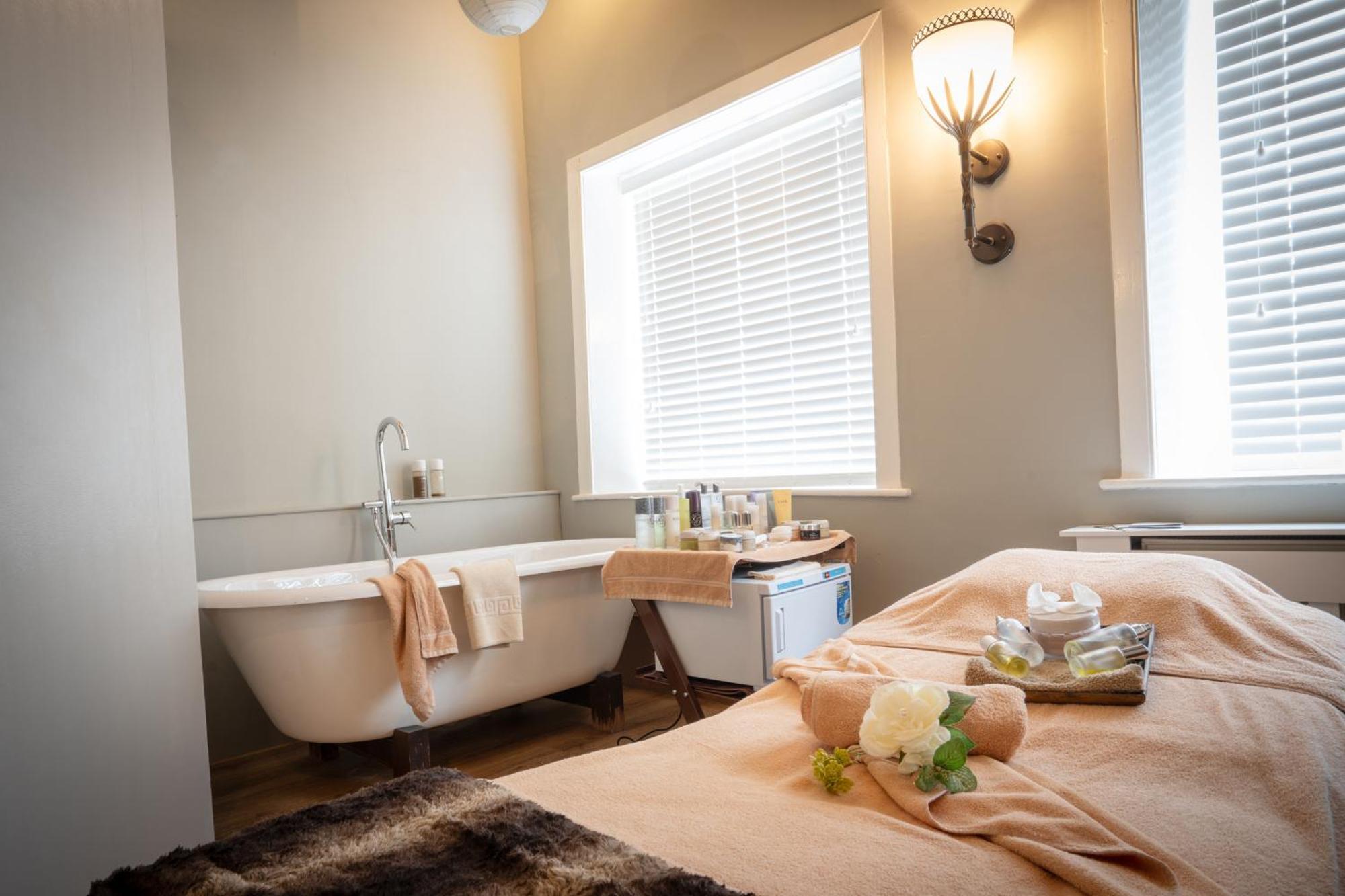 Waterton Park Hotel Wakefield Bagian luar foto