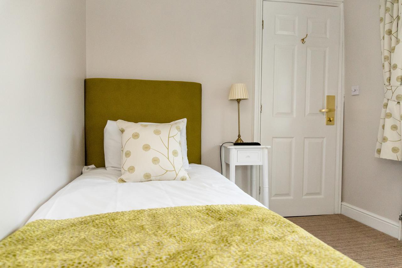 Waterton Park Hotel Wakefield Bagian luar foto